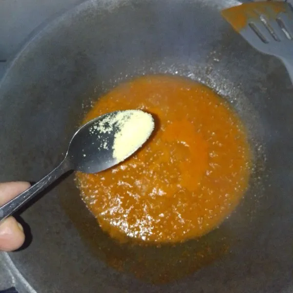 1/2 sdt kaldu bubuk.