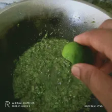 Masak cabe hingga harum, lalu tambahkan air perasan jeruk nipis, aduk rata, tes rasa, matikan kompor.
