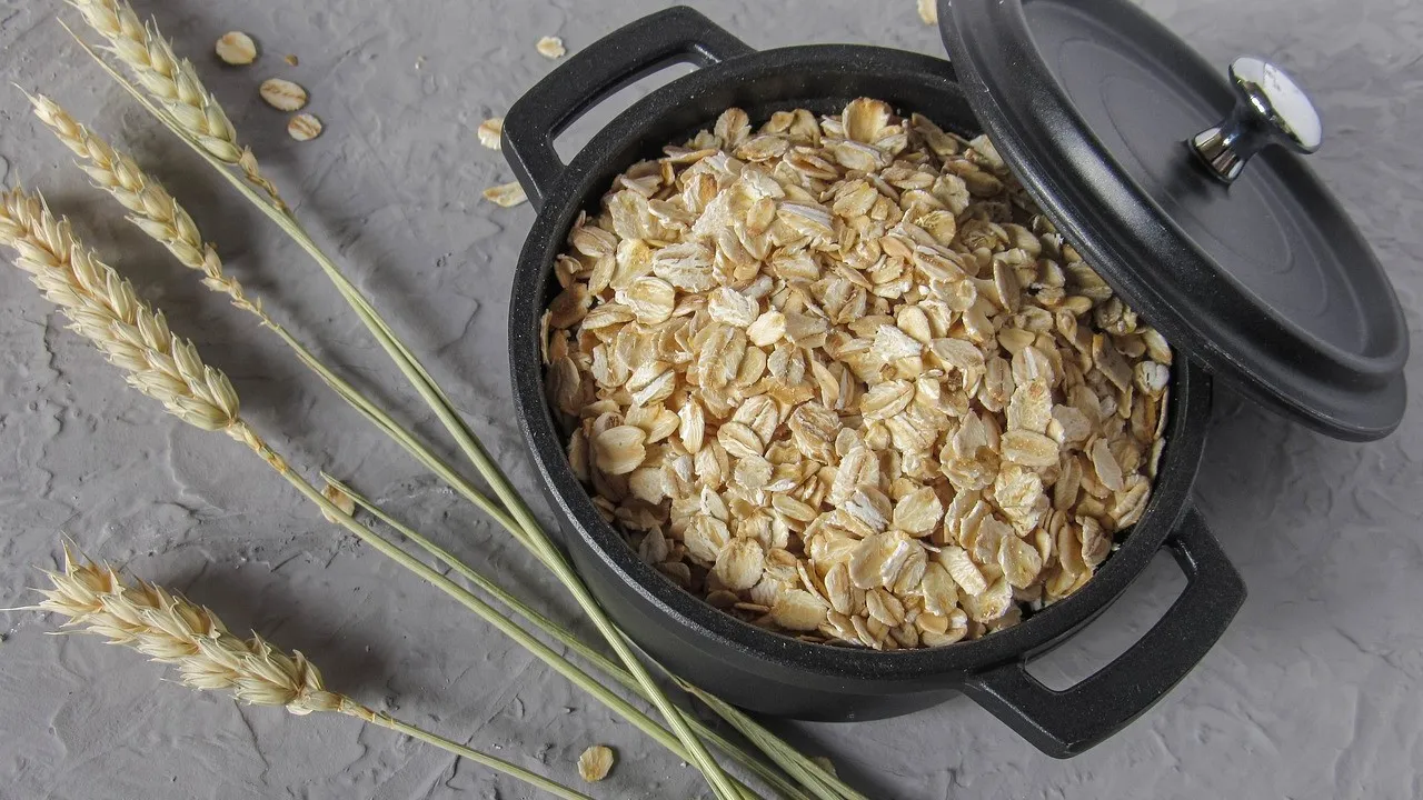 semangkuk rolled oats