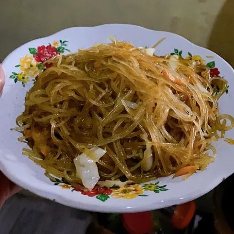 Setelah itu masukan bihun dan koreksi rasa. Tada Bihun Goreng siap disajikan.