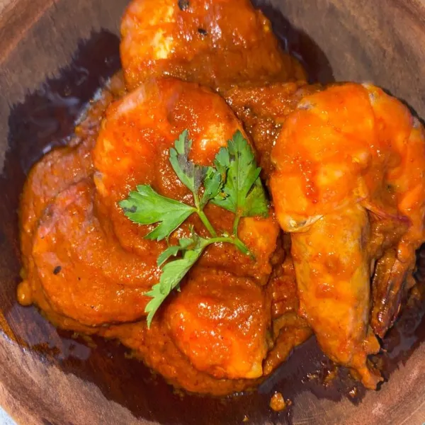 Dapat dinikmati dengan nasi hangat dan lalapan.