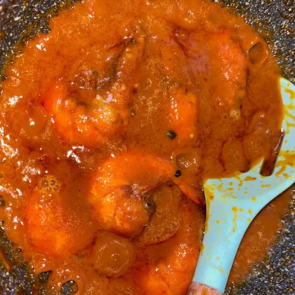 Masak sekitar 10 menit dan tes rasa jika sudah sesuai selera dapat disajikan.