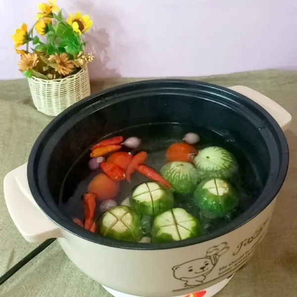 Rebus terong, tomat, cabe,  bawang merah dan bawang putih.