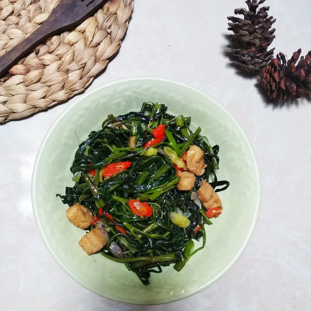 Tumis Kangkung Tahu Pong