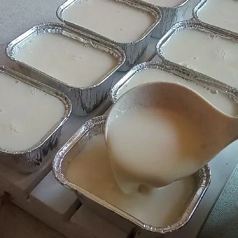 Siapkan cetakan/loyang puding, tuang adonan agar agar kedalam cetakan dan tunggu hingga mengeras.