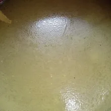 Siapkan panci rebus, masukkan 1 L air, ayam, dan semua bumbu rebusan ayam, masak hingga ayam empuk, angkat, tiriskan ayamnya. Air rebusannya disaring. Hasil penyaringan akan dijadikan air kaldu.