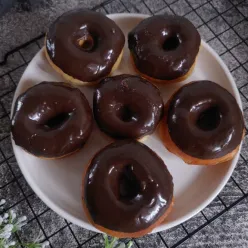 Donat lembut toping cokelat