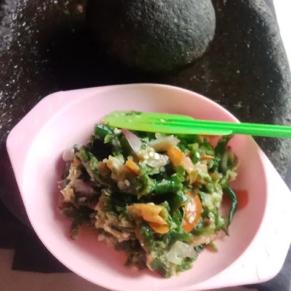 Bahan cabe yang telah digiling kasar.