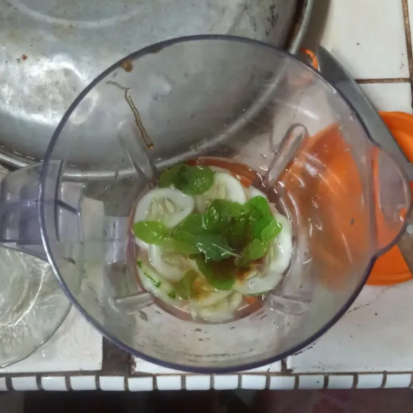 Kemudian tambahkan air matang.