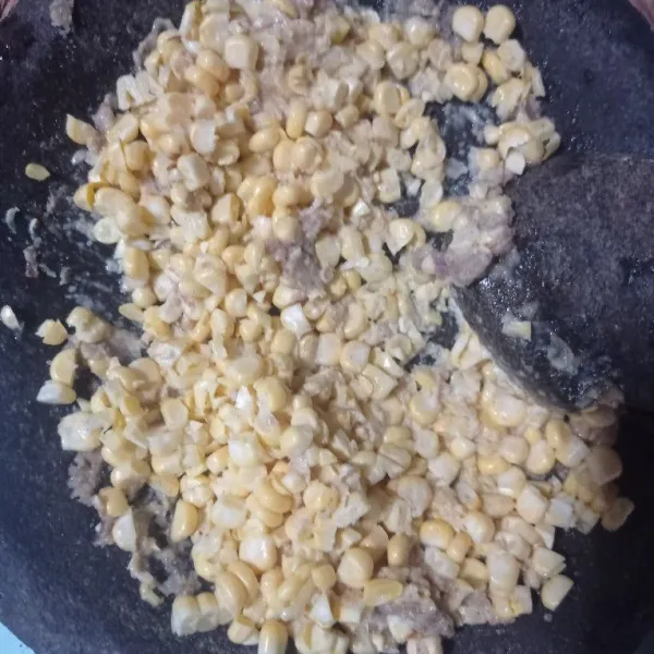 Ulek jagung kasar dengan bumbu.