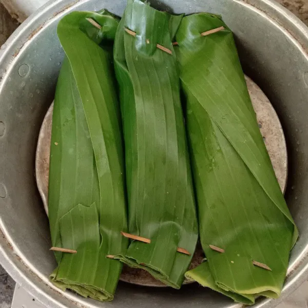 Kukus selama kurang lebih 45 menit. Sajikan.