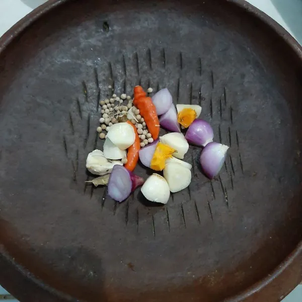 Haluskan bumbu halus.