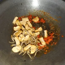 Masukkan tahu dan ikan teri goreng,aduk rata.