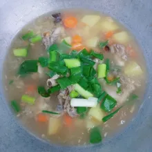 Masukkan daun bawang.