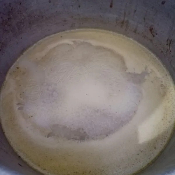 Campur ceker & sayuran yang sudah halus & di saring dengan air kaldu. Aduk hingga rata. Panaskan sebentar. Lalu tunggu hingga agak dingin