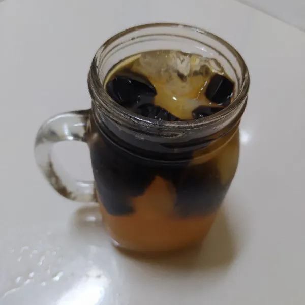Tambahkan cincau.