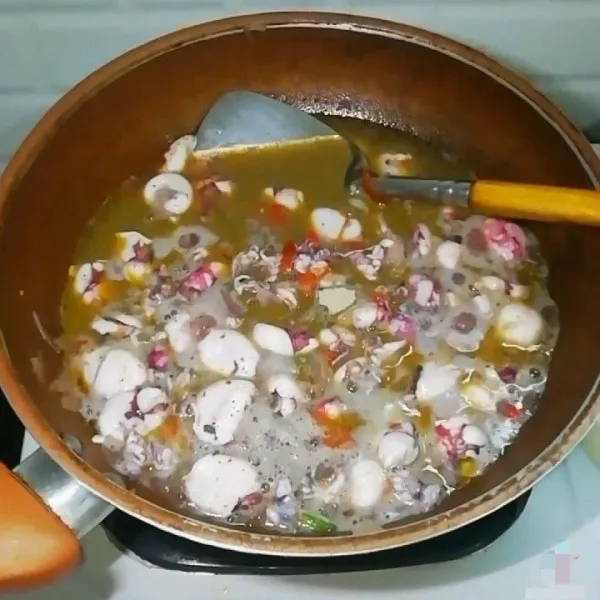 Kemudian aduk dan koreksi rasa sesuai selera.