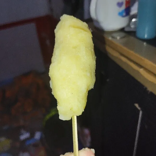 Lalu kepal kepal sampai berbentuk lonjong.