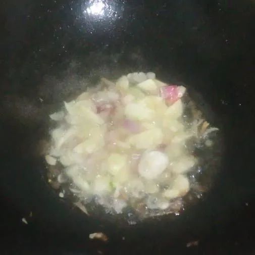 Tumis bawang merah dan bawang putih