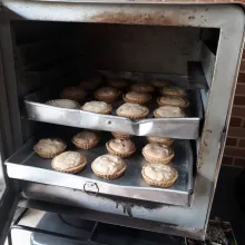Panggang dalam oven yang sudah dipanaskan, gunakan api sedang di rak atas hingga matang, sesuaikan dengan oven masing - masing.