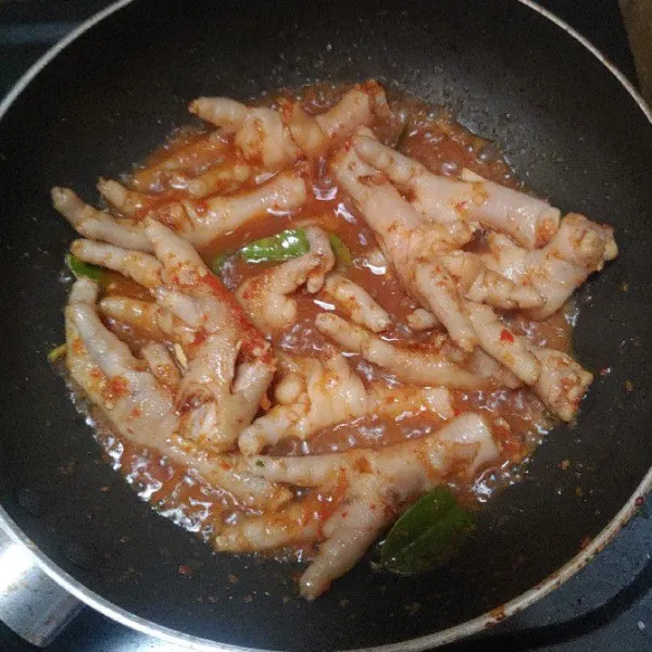 Masak sampai bumbu meresap lalu angkat dan siap dihidangkan.