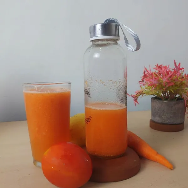 Sisa jus bisa dimasukkan ke dalam botol dan di simpan di dalam kulkas.