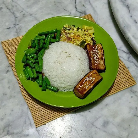 Resep Nasi rames 3 Macam Campur Campur Sederhana Rumahan di Yummy App