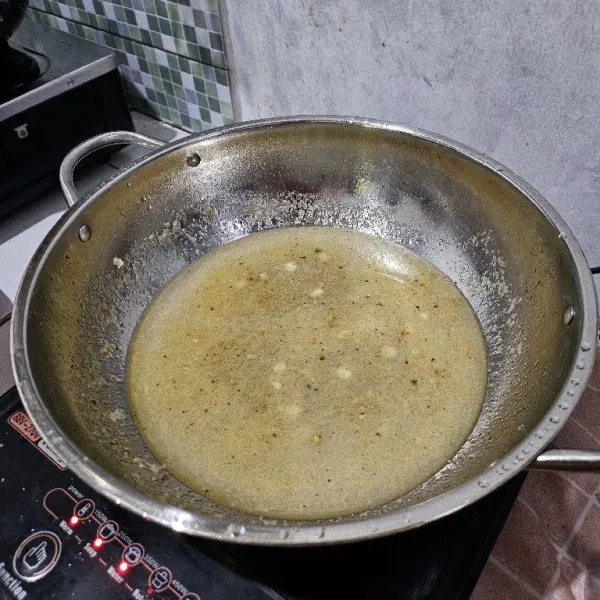 Setelah itu masukkan air sekitar 150-200 ml.