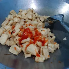Tambahkan saus tomat dan saus tiram.