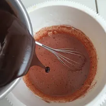 Terakhir tambahkan lelehan coklat.