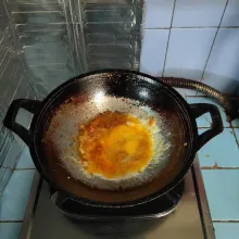 Tambahkan telur, aduk orak arik.