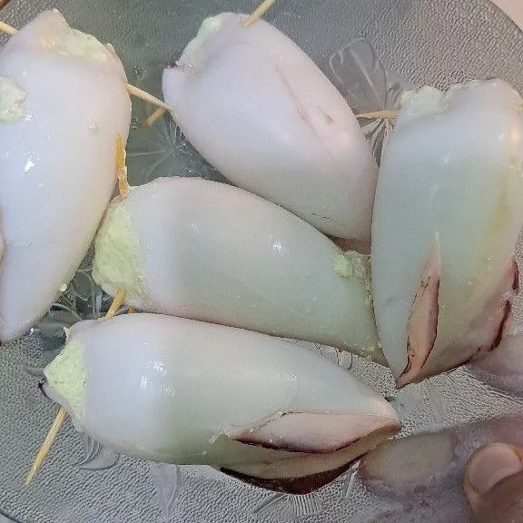 Kemudian kukus cumi selama 5 menit, setelah itu angkat dan sisihkan.