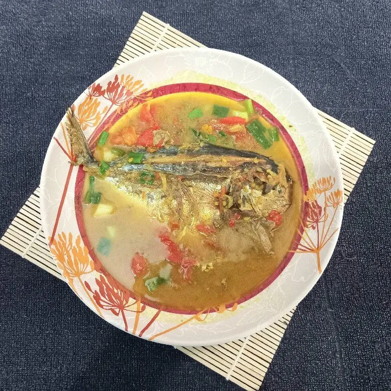 Ikan Asap Kuah Kuning Santan Pedas