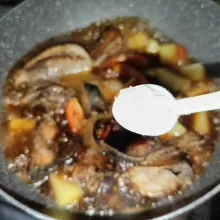 Bumbui dengan kecap manis garam, lada bubuk, gula pasir dan kaldu jamur.