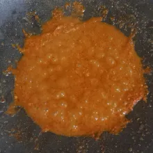 Tumis bumbu halus hingga wangi.