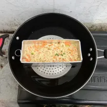 Kukus adonan hingga matang.