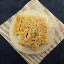 Potong nugget menjadi tujuh bagian.