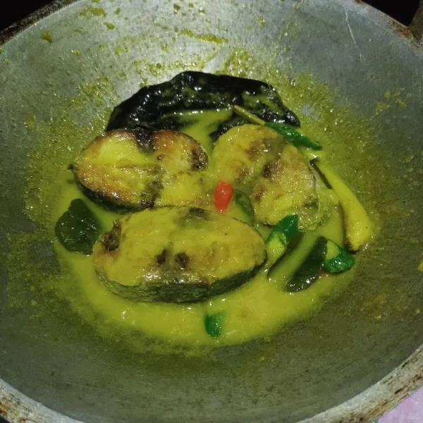 Masak hingga bumbu meresap, cek rasa dan siap untuk di sajikan.