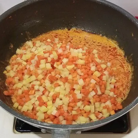 Masukan wortel kentang nya masak sampai matang.