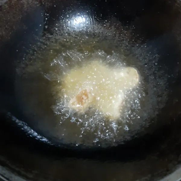 Lalu goreng kering di minyak panas.