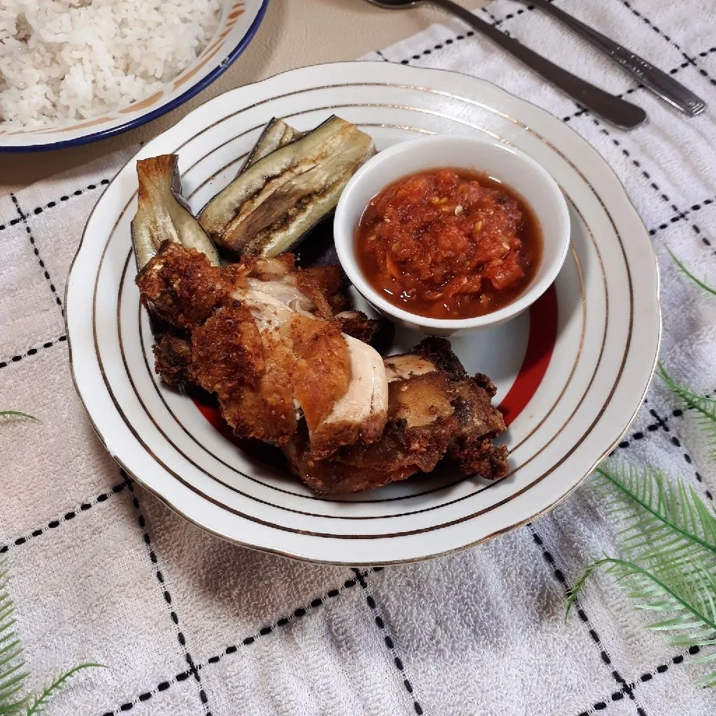 Ayam Penyet Sambal Tomat