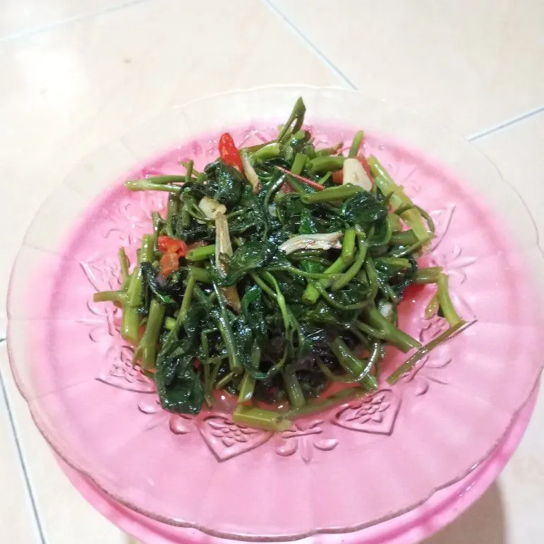 Tumis cah kangkung