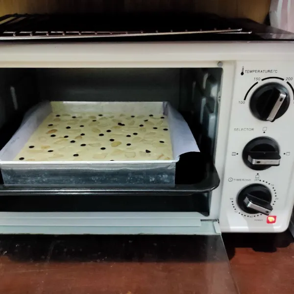 Oven dengan suhu 180° api atas bawah hingga matang.