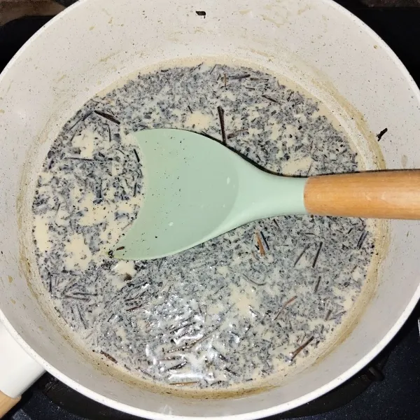Masak sambil di aduk, kemudian saring