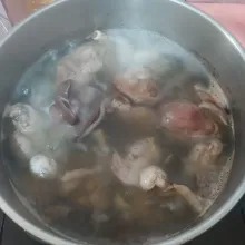 Cuci bersih ati ampela lalu rebus. Buang air rebusannya.