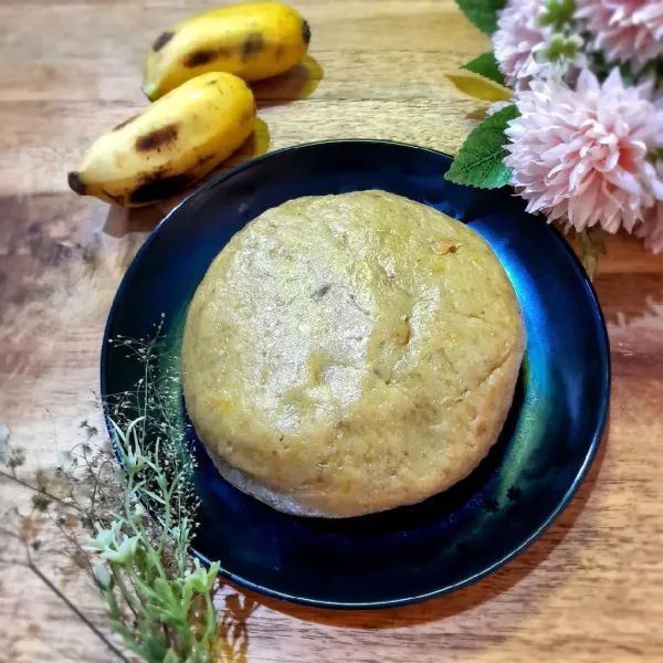 Banana Filling: Lelehkan salted butter dengan api sedang, masukkan pisang yang sudah dihaluskan, tambahkan air jeruk kasturi, vanili bubuk, garam halus, aduk rata dan masak hingga pisang menyerap semua butter, masukkan susu kental manis putih, aduk rata dan masak hingga pisang hampir matang. Masukkan susu bubuk, aduk rata dan masak hingga pisang matang dan tidak melekat di pan.