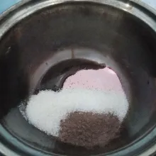 Siapkan semua bahan terlebih dahulu. Siapkan panci dan masukkan semua bahan puding.
