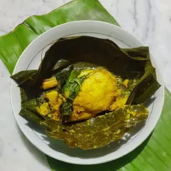 Pepes Dada Ayam Kunyit Komplit