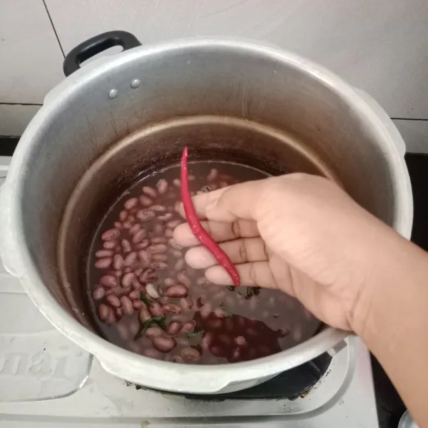 Tambahkan 1 buah cabai keriting