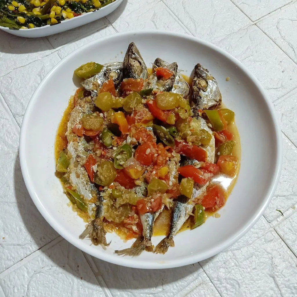 Tumis Ikan Lajang Belimbing Tomat